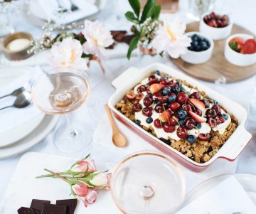 Tips voor een minimalistische vakantietafel en mijn Berry Crumble-recept