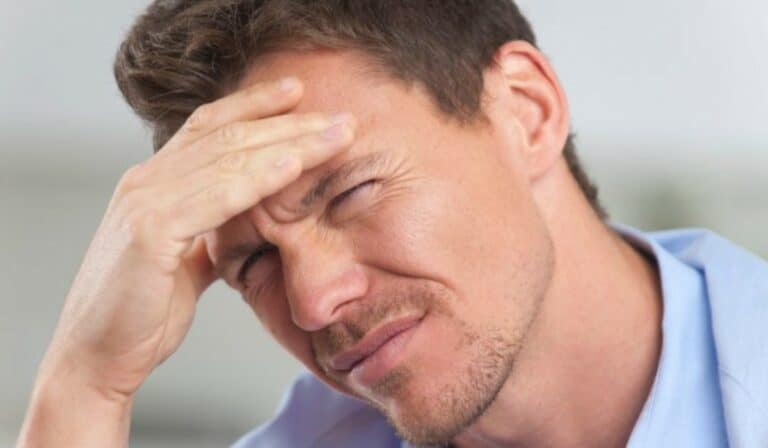 Wat te doen tegen hoofdpijn en steken in je hoofd